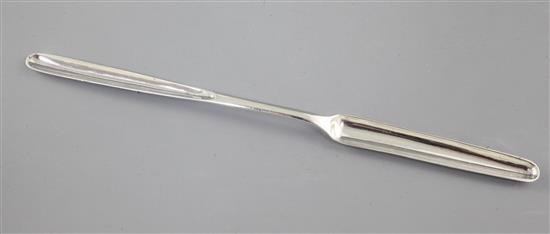 A George III silver marrow scoop, by Thomas James? Length: 217mm Weight: .8oz/25grms